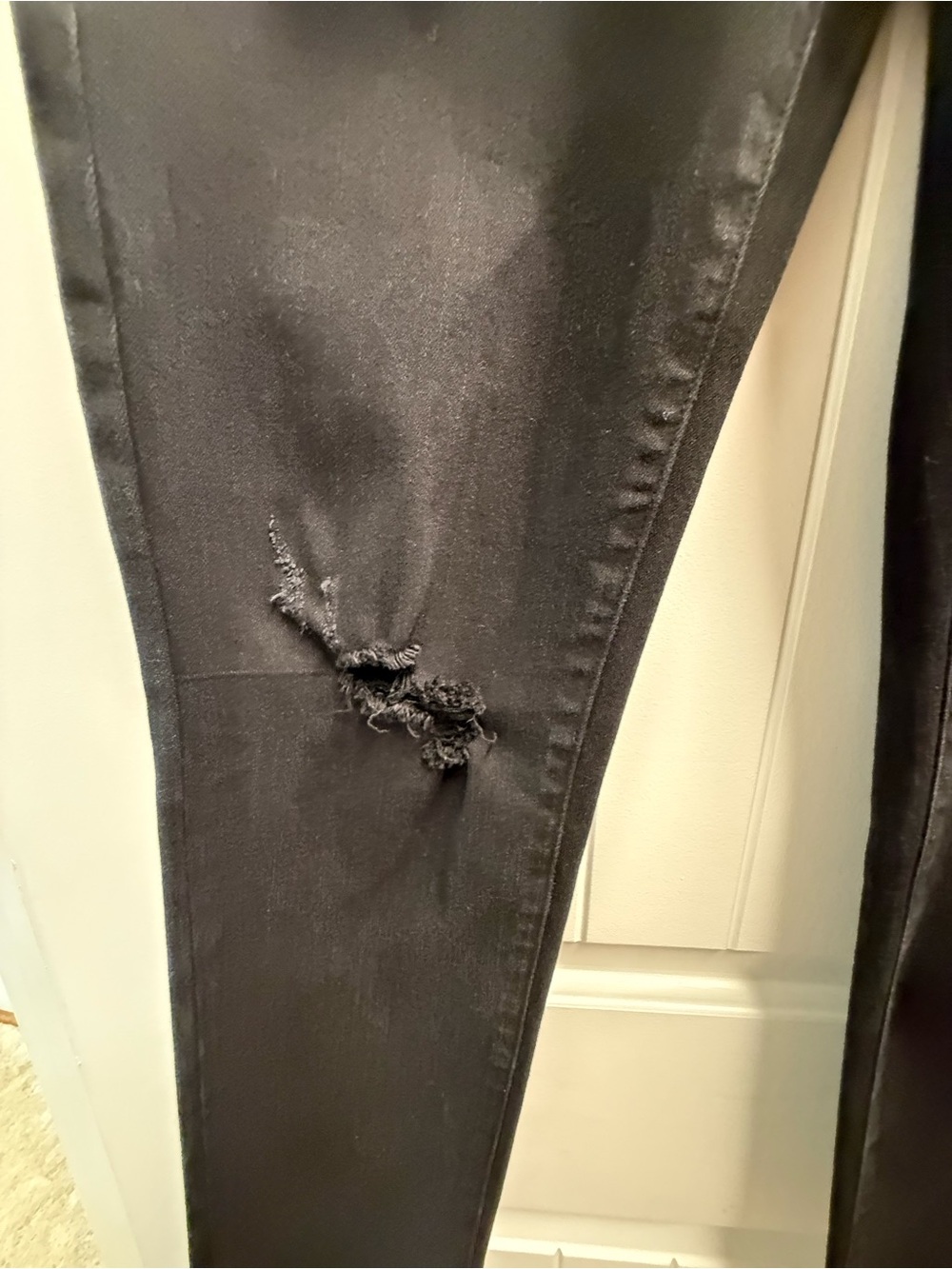 Womans Judy Blues Black Straight Leg Distressed And Raw Hem Size 7/28 Like New - Picture 4 of 11